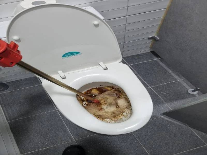 광교 변기막힘 작업사례 8